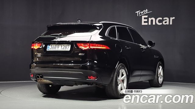 Jaguar F-PACE 20d Prestige - фото 1