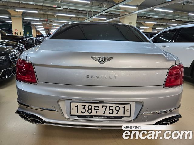 Bentley Flying Spur 3-го поколения 4.0 - фото 2