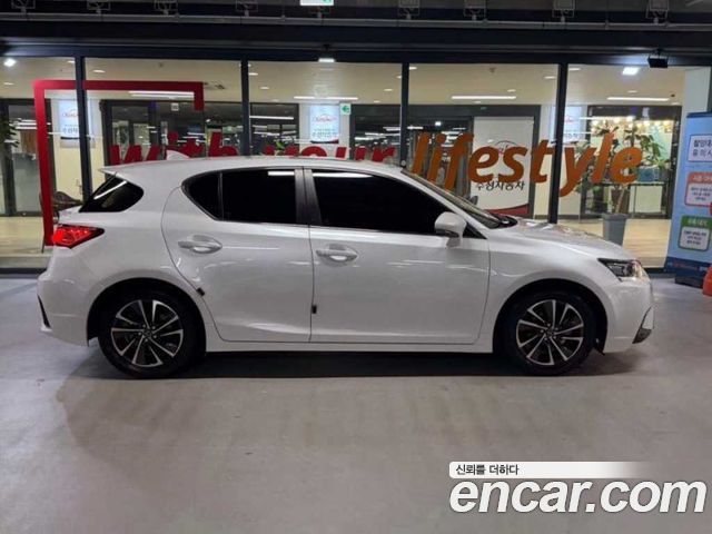 Lexus CT200h 1.8 Supreme ZWA10 - фото 2
