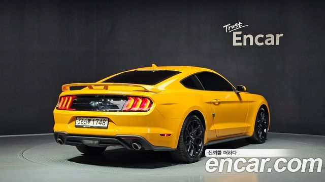 Ford Mustang Coupe - фото 1