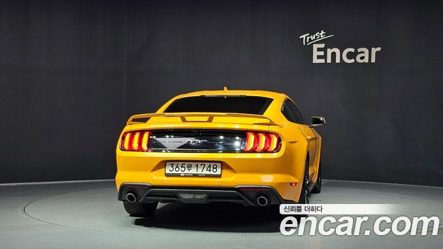 Ford Mustang Coupe - фото 3