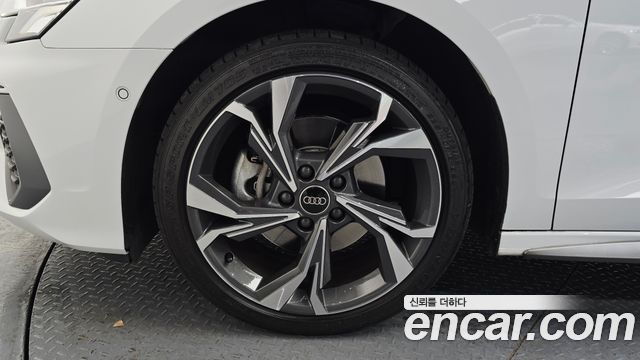 Audi A3 40 TFSI Premium - фото 4
