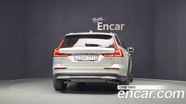 Volvo V60 Cross Country 2-го поколения B5 Ultimate AWD - фото 3