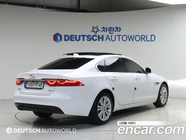 Jaguar XF X260 20d Portfolio - фото 1