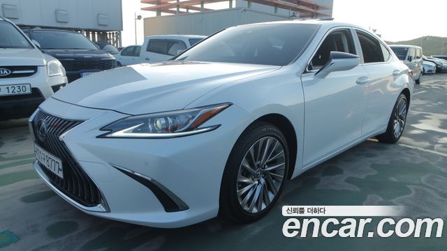 Lexus ES 300h 7-го поколения Limited - фото 0