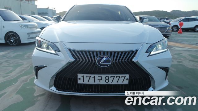 Lexus ES 300h 7-го поколения Limited - фото 2