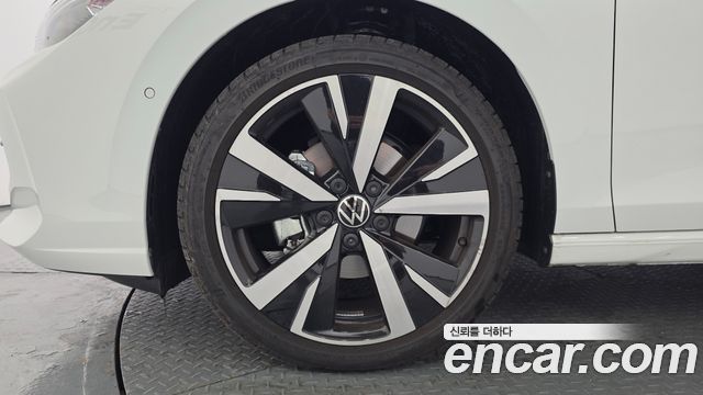 Volkswagen Golf 8-го поколения 2.0 TDI Prestige - фото 4