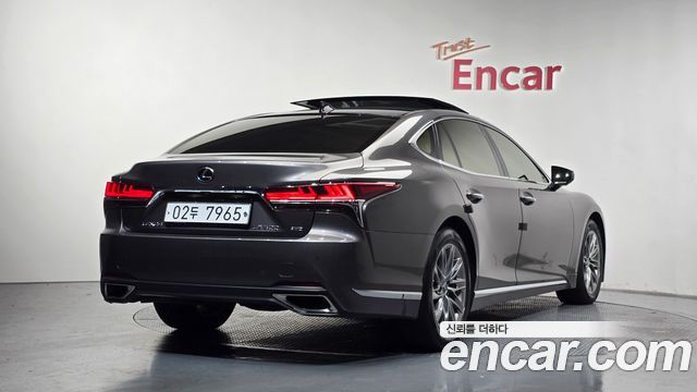 Lexus LS 500 3.5 Luxury AWD - фото 1