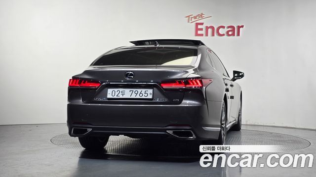 Lexus LS 500 3.5 Luxury AWD - фото 3