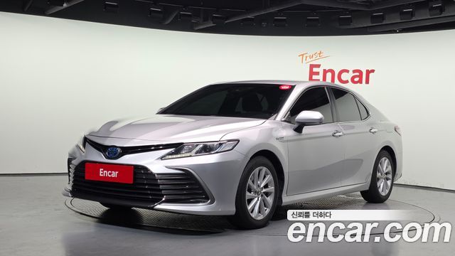 Toyota Camry XV70 2.5 LE Hybrid - фото 0