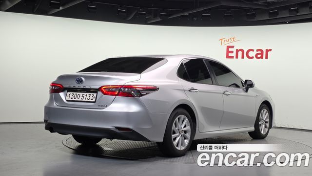 Toyota Camry XV70 2.5 LE Hybrid - фото 1