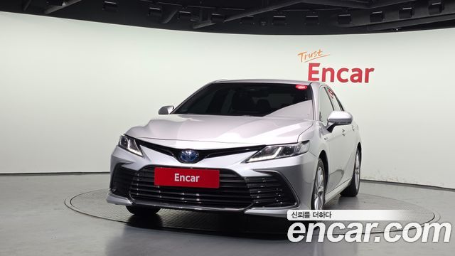 Toyota Camry XV70 2.5 LE Hybrid - фото 2