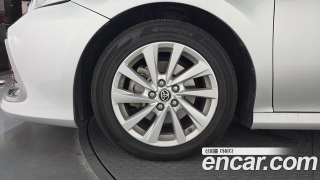 Toyota Camry XV70 2.5 LE Hybrid - фото 4