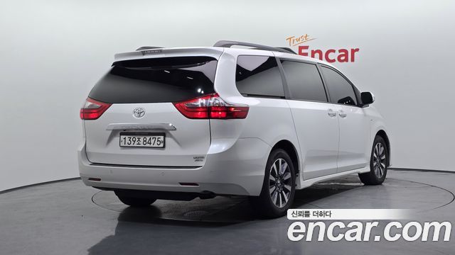 Toyota Sienna 3.5 AWD - фото 1