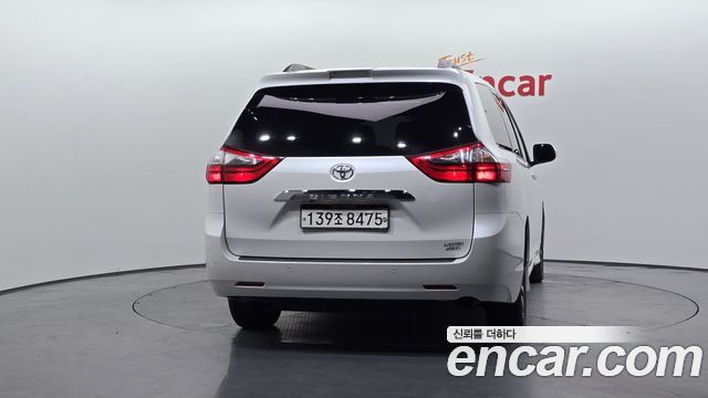 Toyota Sienna 3.5 AWD - фото 3