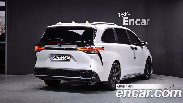 Toyota Sienna 4-го поколения 2.5 Hybrid AWD - фото 1