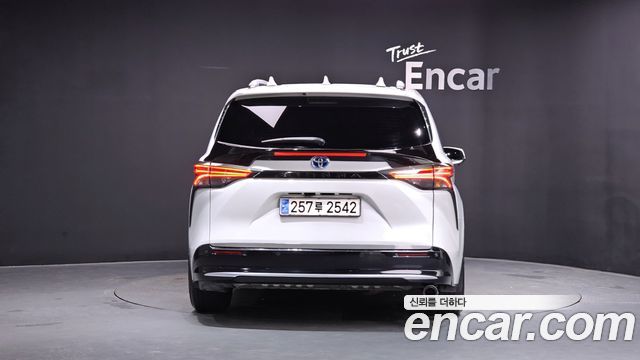 Toyota Sienna 4-го поколения 2.5 Hybrid AWD - фото 3
