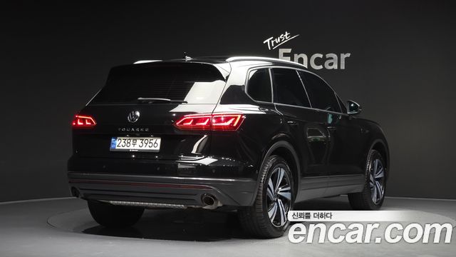 Volkswagen Touareg 3-го поколения 3.0 TDI Premium - фото 1