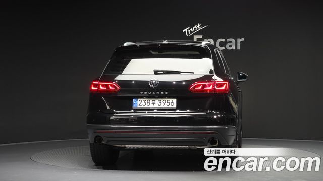 Volkswagen Touareg 3-го поколения 3.0 TDI Premium - фото 3