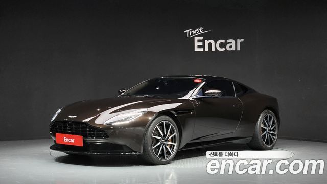 Aston Martin DB11 4.0 V8 Coupe - фото 0