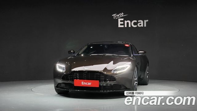 Aston Martin DB11 4.0 V8 Coupe - фото 2