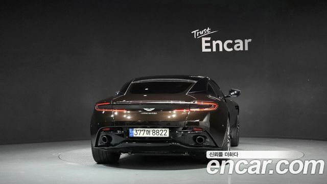 Aston Martin DB11 4.0 V8 Coupe - фото 3