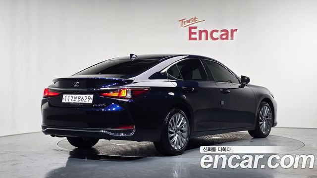 Lexus ES 300h 7-го поколения Luxury Plus - фото 1