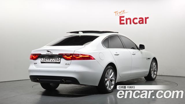 Jaguar XF X260 25t Portfolio - фото 1