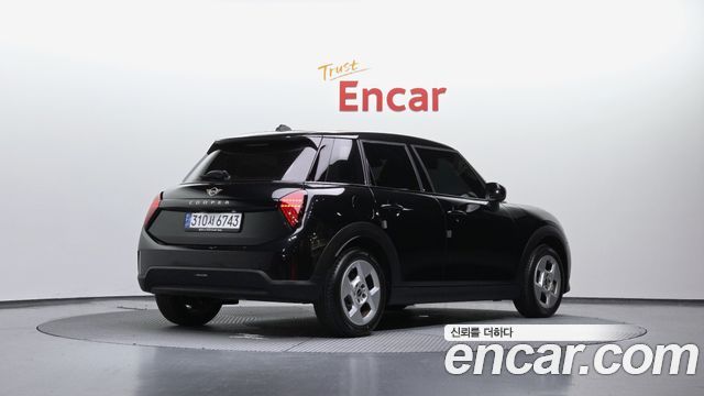 Mini Cooper C 4-го поколения 5Door Essential - фото 0