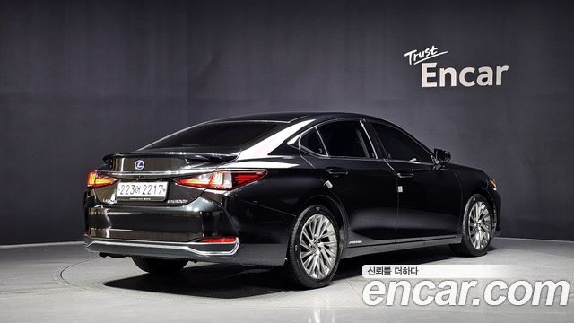 Lexus ES 300h 7-го поколения Executive - фото 1
