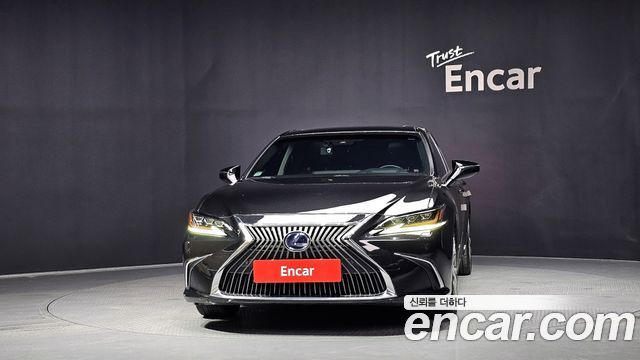 Lexus ES 300h 7-го поколения Executive - фото 2