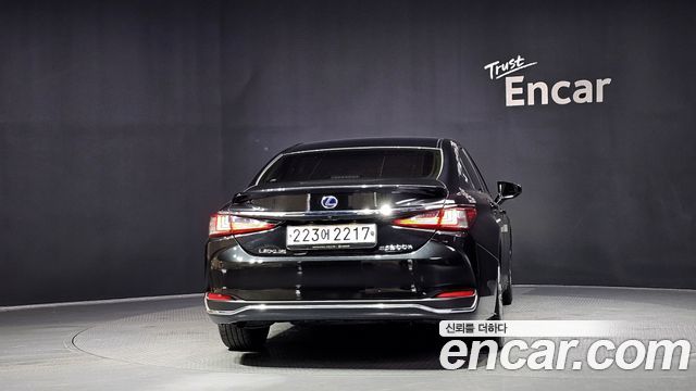 Lexus ES 300h 7-го поколения Executive - фото 3
