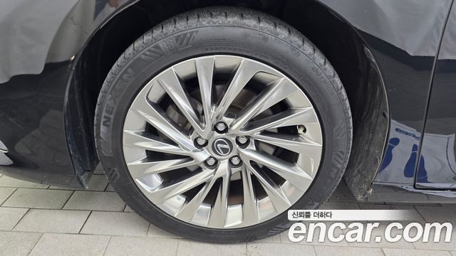 Lexus ES 300h 7-го поколения Executive - фото 4