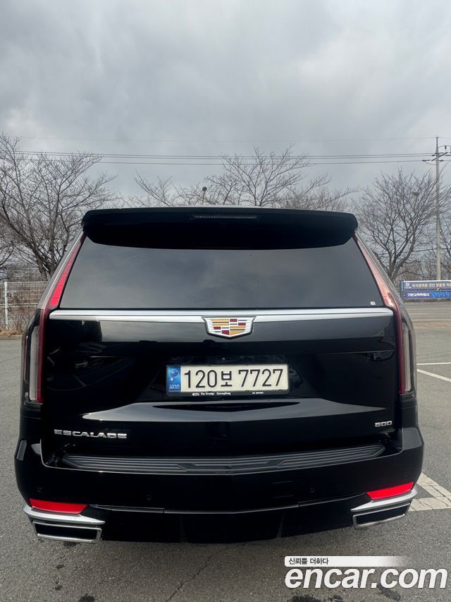 Cadillac Escalade 5-го поколения 6.2 ESV ESV Premium Luxury Platinum - фото 3