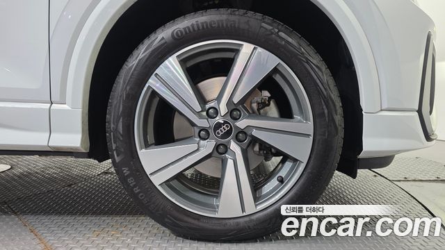 Audi Q2 35 TDI Premium - фото 4