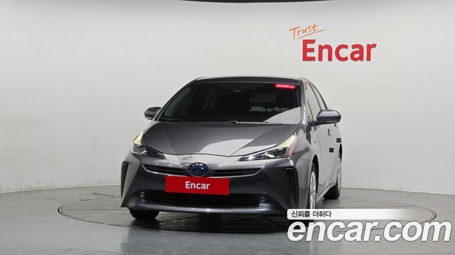 Toyota Prius 4-го поколения 1.8 - фото 1