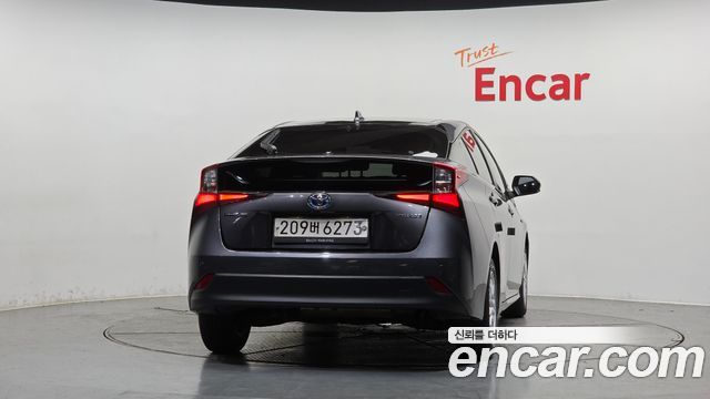 Toyota Prius 4-го поколения 1.8 - фото 2