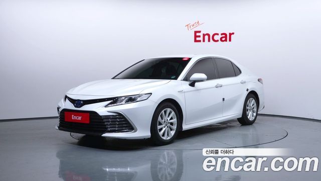 Toyota Camry XV70 2.5 LE Hybrid - фото 0