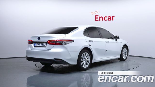 Toyota Camry XV70 2.5 LE Hybrid - фото 1