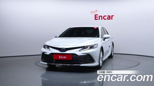 Toyota Camry XV70 2.5 LE Hybrid - фото 2