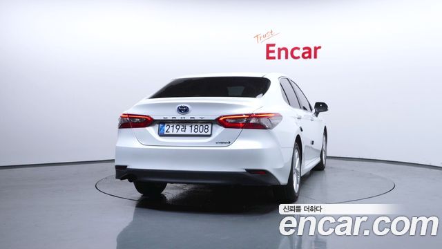 Toyota Camry XV70 2.5 LE Hybrid - фото 3