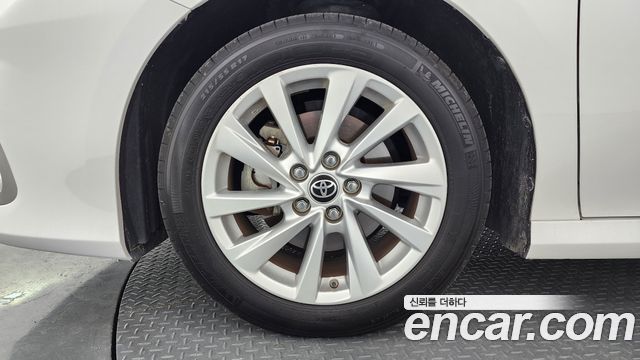 Toyota Camry XV70 2.5 LE Hybrid - фото 4