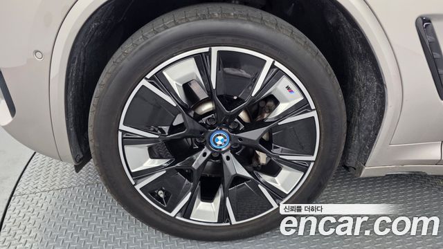 BMW iX3 M Sports - фото 4