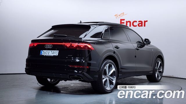 Audi Q8 55 TFSI Quattro Premium - фото 1