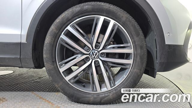 Volkswagen Tiguan 2-го поколения 2.0 TDI Prestige - фото 4
