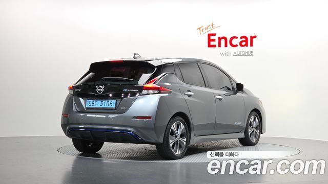 Nissan Leaf ZE1 EV SL - фото 0