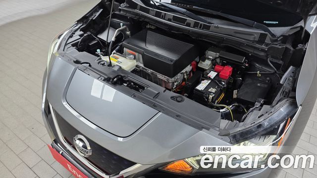 Nissan Leaf ZE1 EV SL - фото 4
