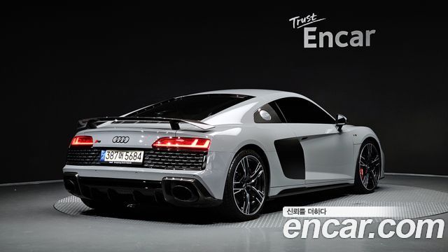 Audi R8 5.2 V10 Performance Coupe - фото 1