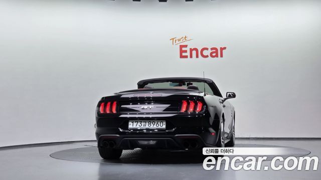 Ford Mustang GT Convertible - фото 3