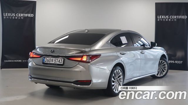 Lexus ES 300h 7-го поколения Executive - фото 1